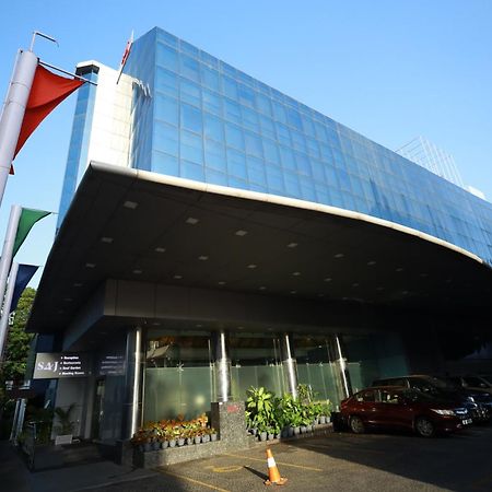 Saj Luciya -A Classified 4 Star Hotel Thiruvananthapuram Buitenkant foto