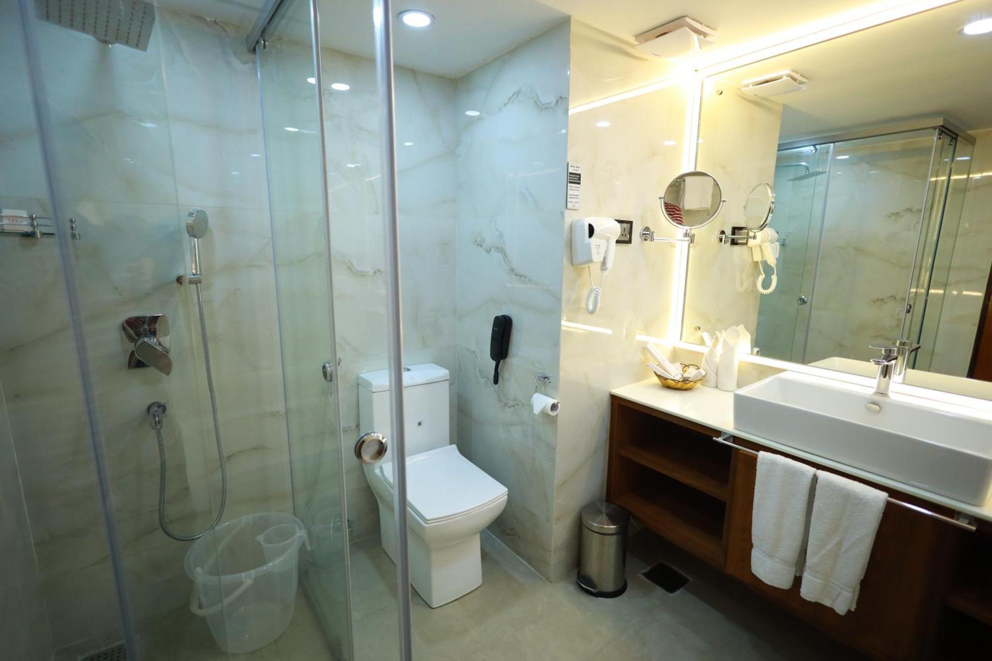 Saj Luciya -A Classified 4 Star Hotel Thiruvananthapuram Buitenkant foto